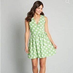 Modcloth Pose Without Saying Wrap Dress Green Floral Medium NWT‎